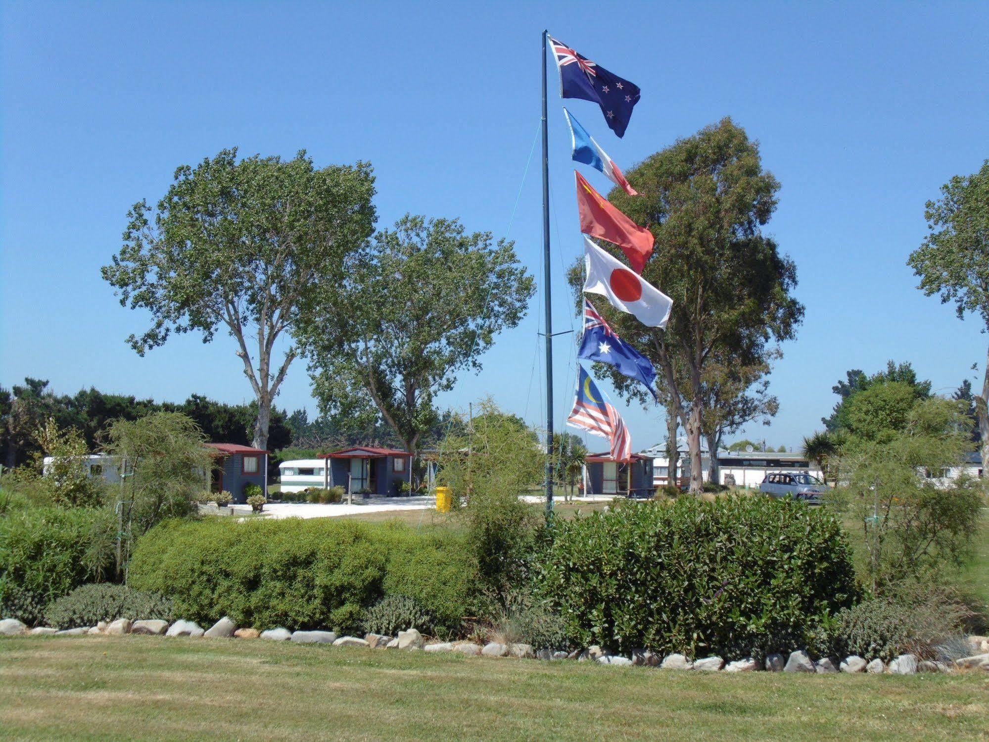Glenavys Waitaki River Motor Camp Exterior photo